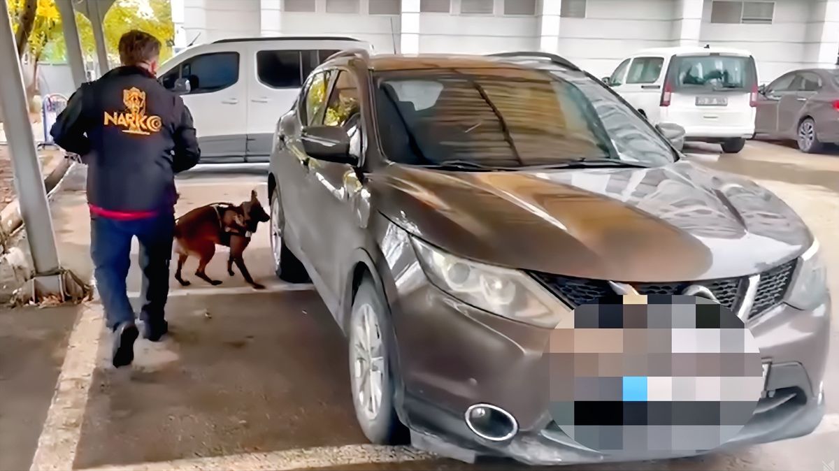 Mersin\'de Lüks Araçta Uyuşturucu Operasyonu: 4 Kilo Metamfetamin Ele Geçirildi
