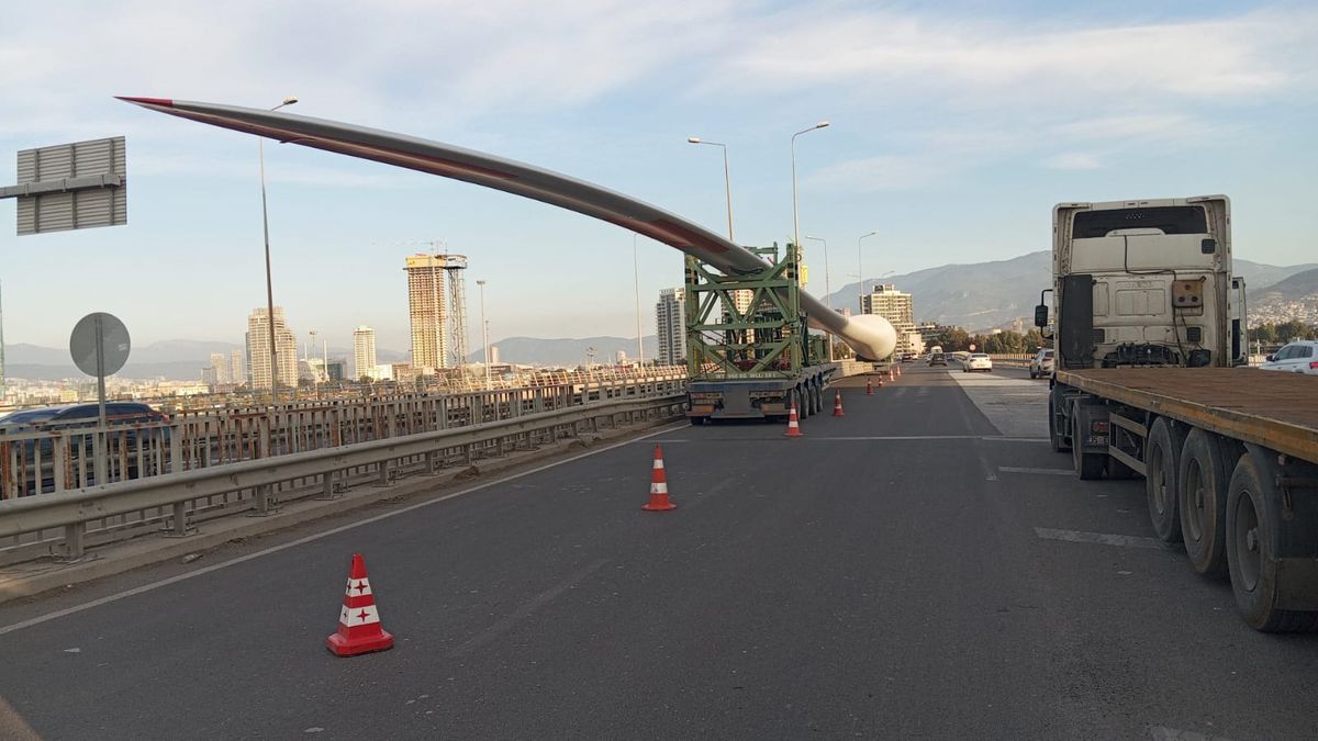Kayseri\'de Türkiye\'nin İlk Rüzgar Enerji Santrali Türbinleri Yola Çıktı