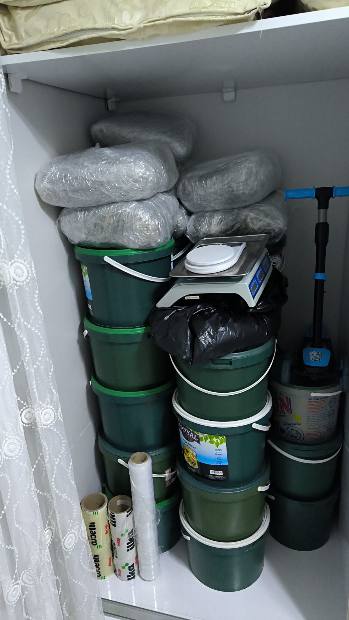 Batman\'da Turşu Kutularında 52 Kilo Skunk Ele Geçirildi