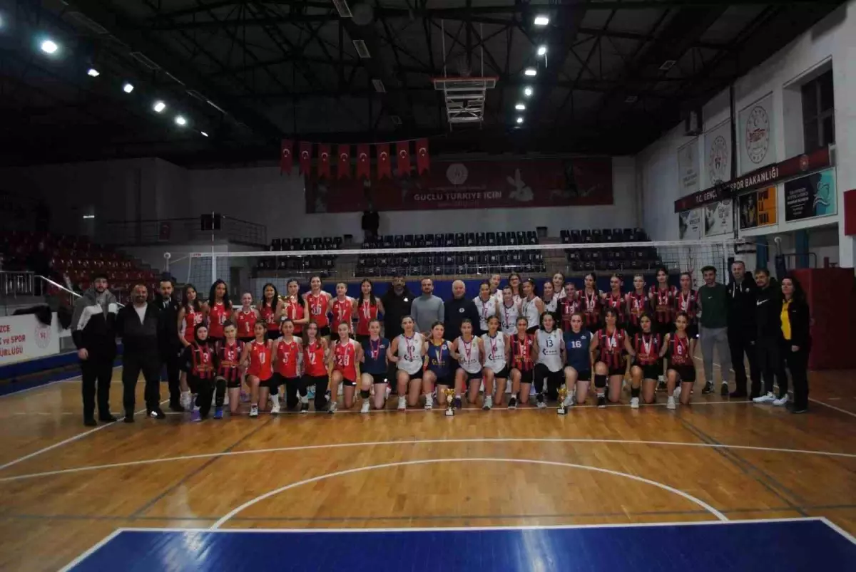 Düzce Voleybol A Takımı Birinci Oldu