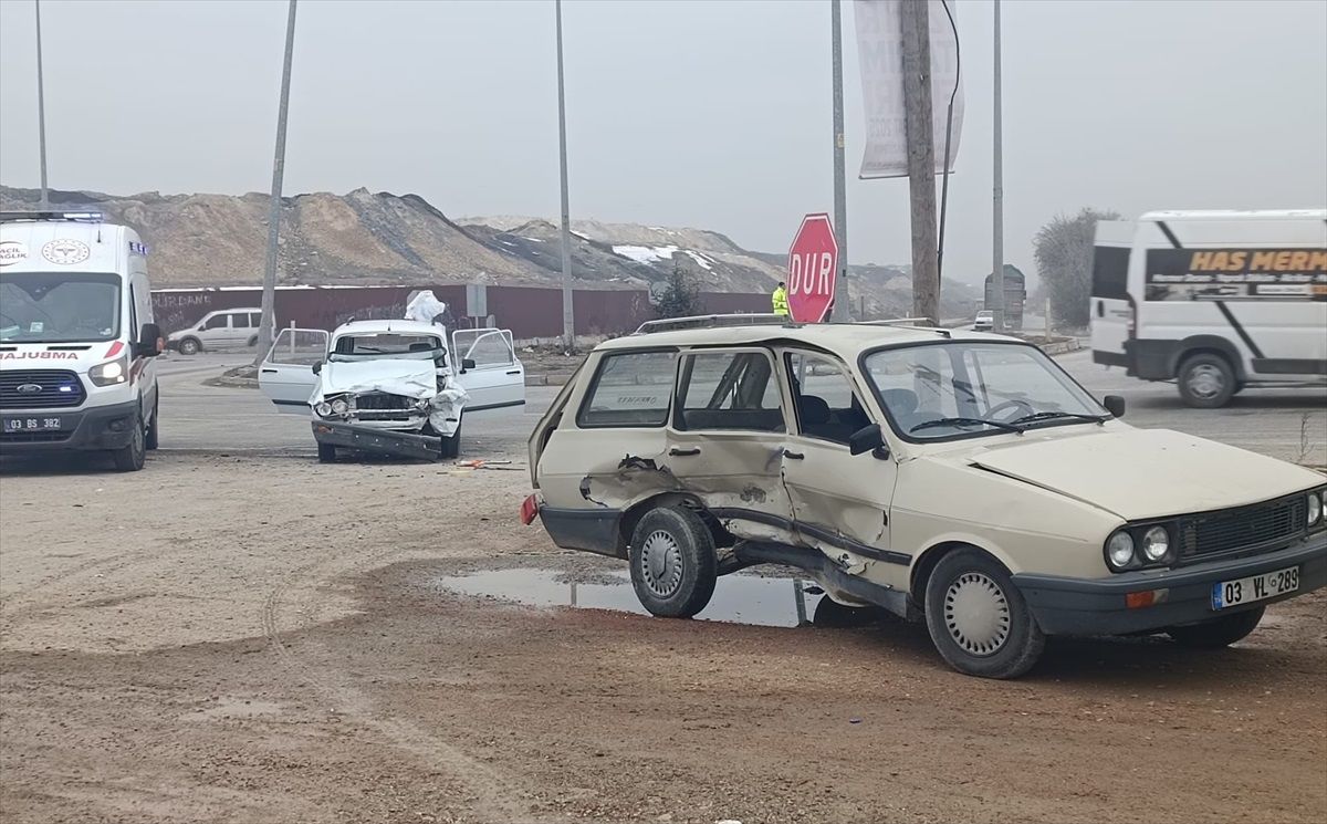 Afyonkarahisar\'da Trafik Kazası: 6 Yaralı