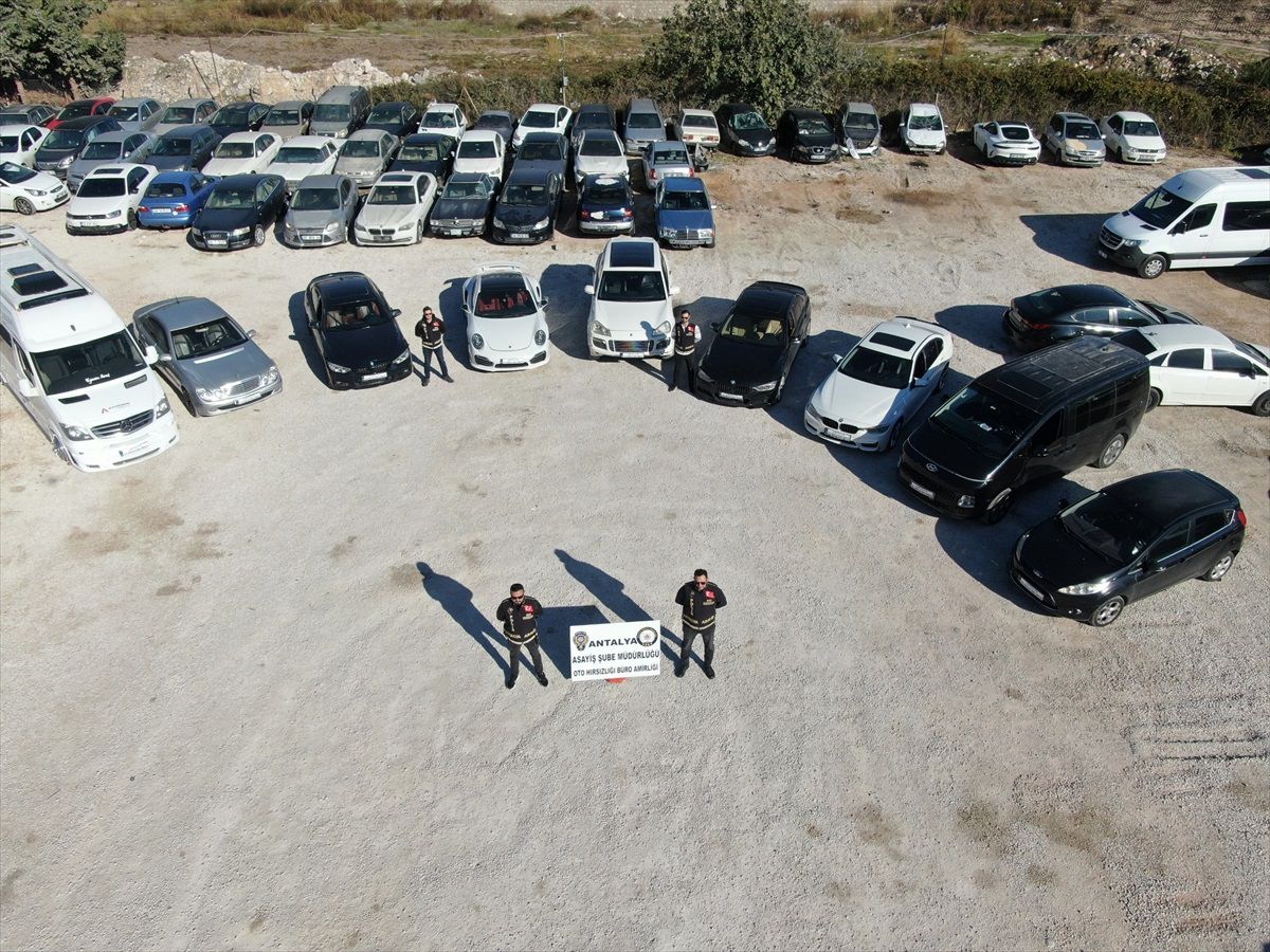 Antalya\'da Çalıntı Araç Operasyonu