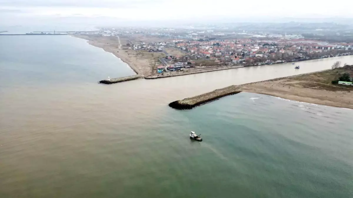 Sakarya Nehri\'nde Sığlaşma Balıkçıları Mağdur Ediyor