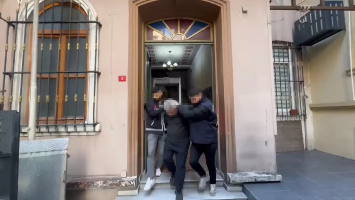 Beyoğlu\'nda Oğul Annesini Öldürdü