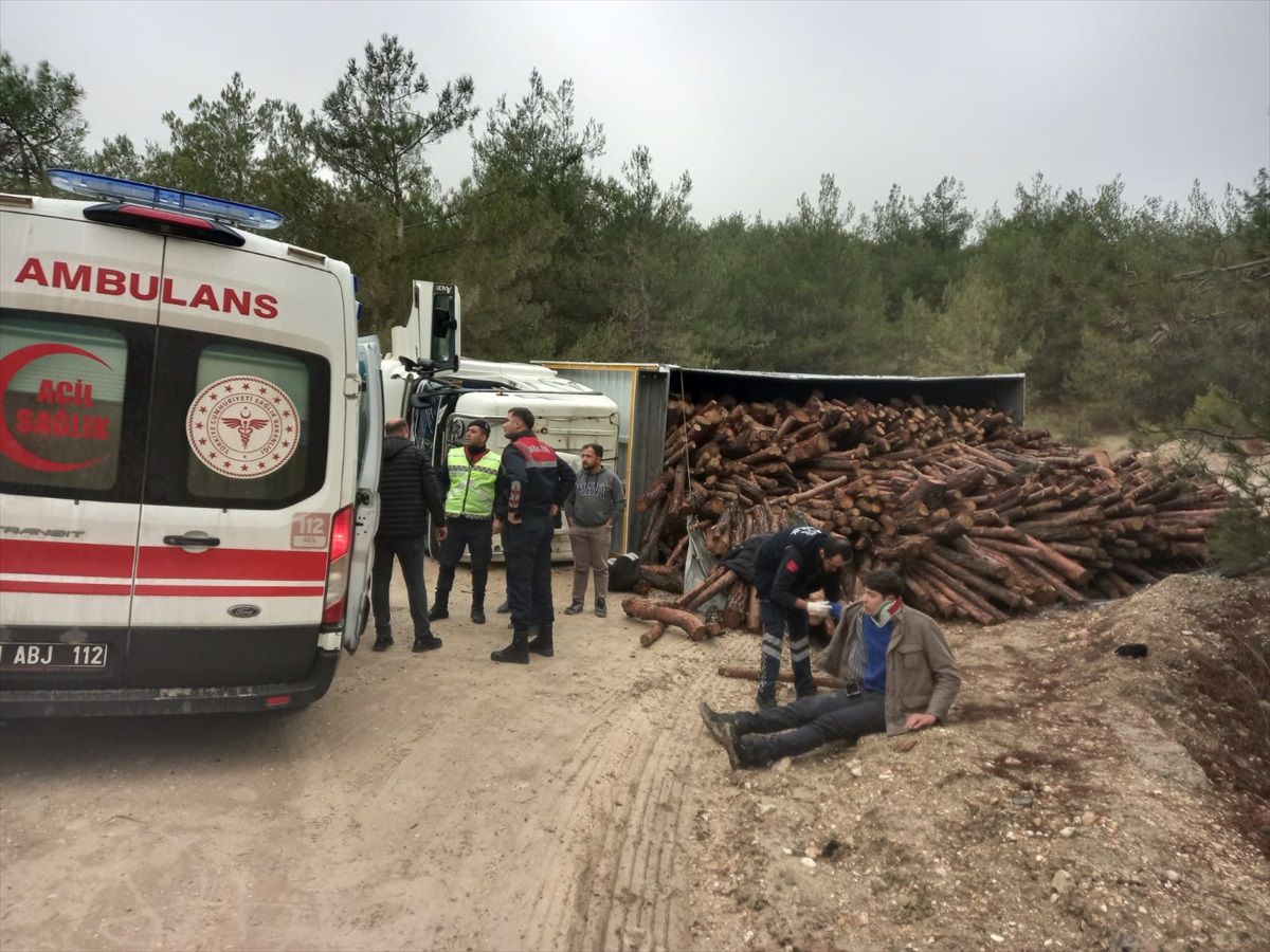 Bilecik\'te Kamyon Devrildi: 3 Yaralı