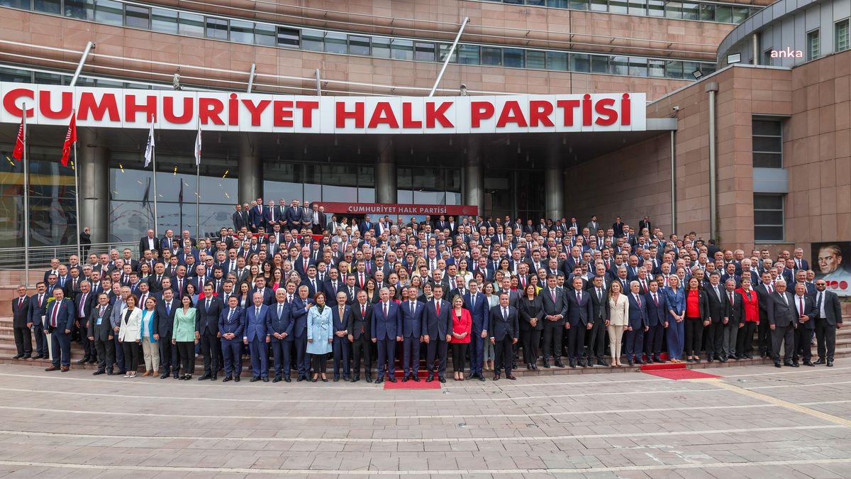 CHP Genel Başkanı Özgür Özel, Belediyeler ile Toplantı Düzenliyor