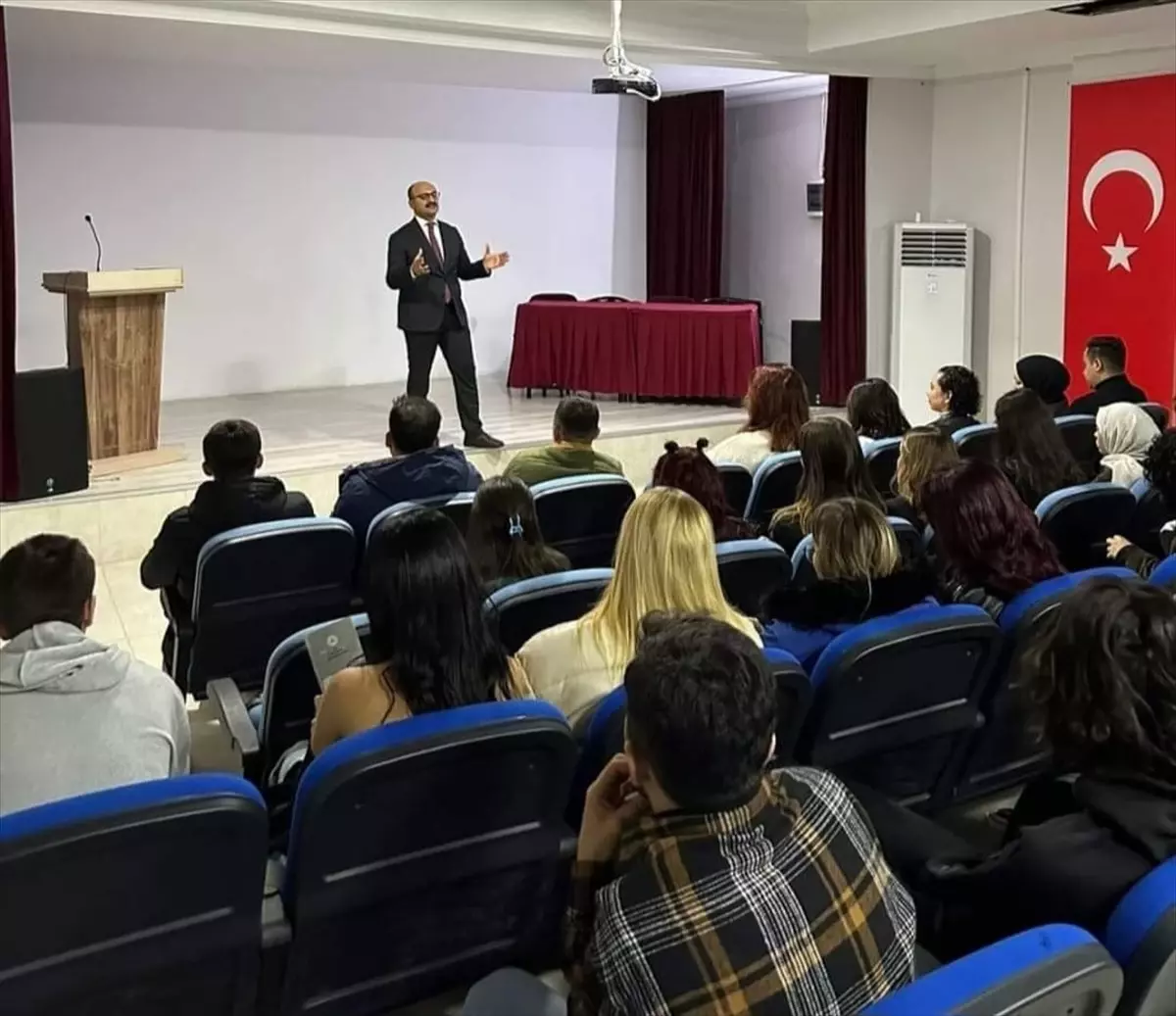 Kaymakam Abacı Öğrencilere Kamu Yönetimi Eğitimi Verdi