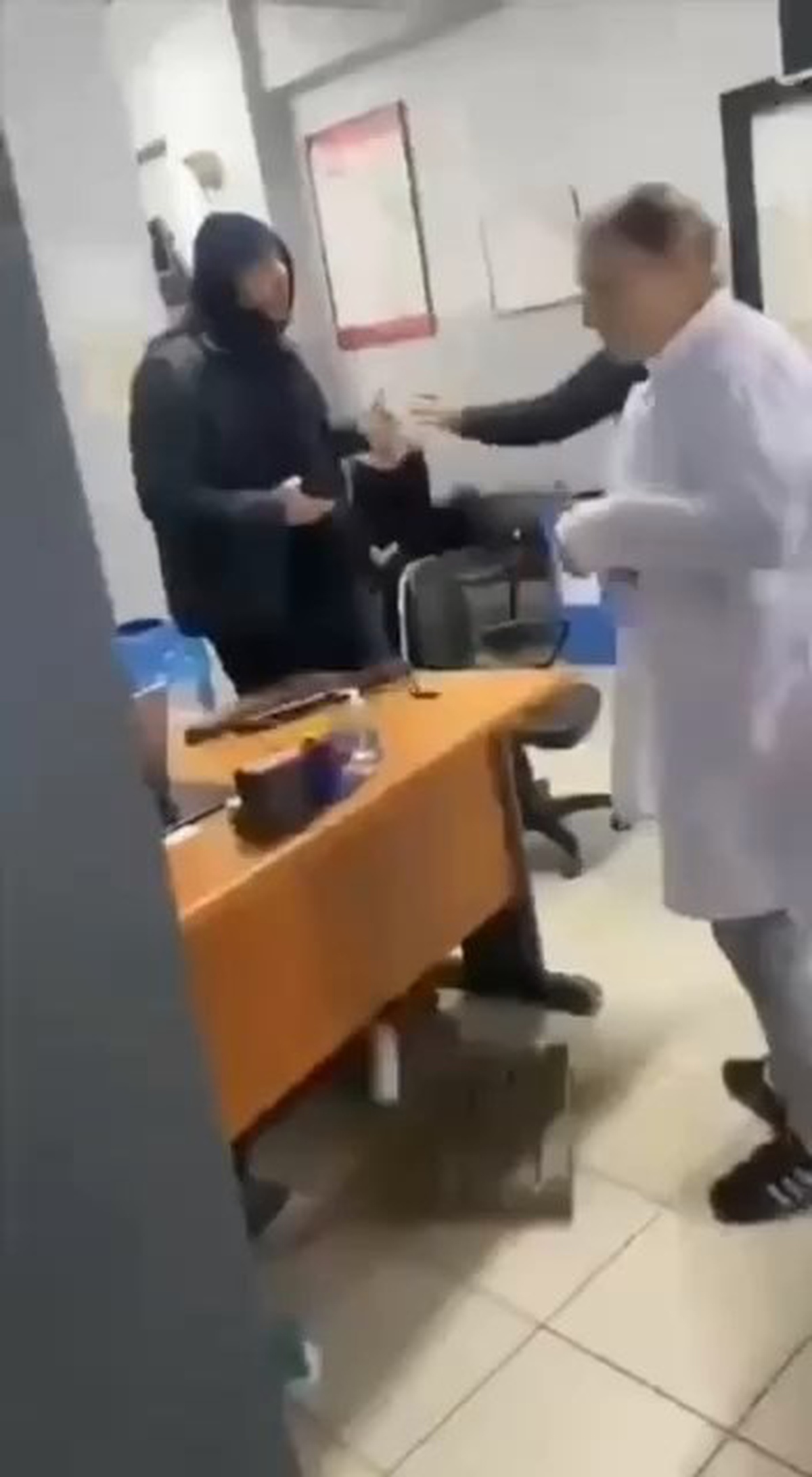 Güngören\'de Kan Grubu Raporu İçin Çıkan Kavga Kamerada