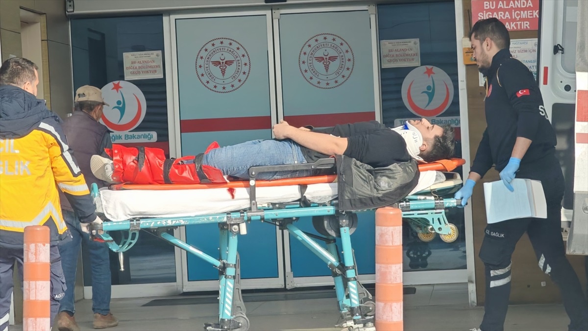 İnegöl\'de Motosiklet Kazası: Genç Yaralı