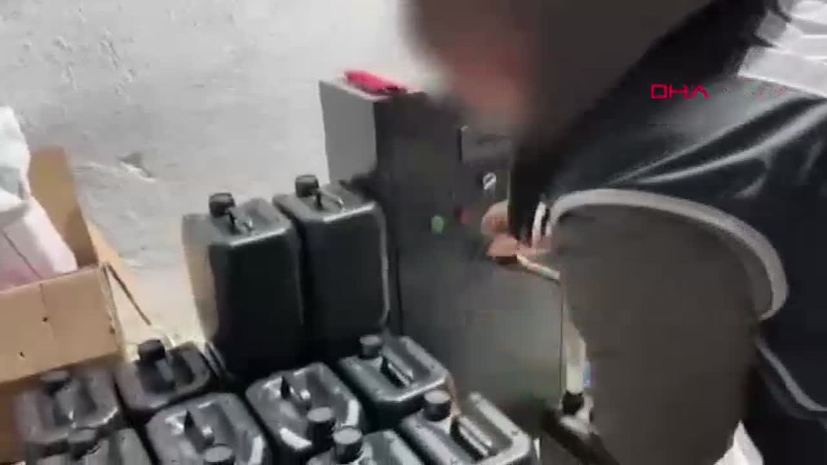 Menemen\'de Kaçak Alkol Operasyonu: 28 Ton Etil Alkol Ele Geçirildi