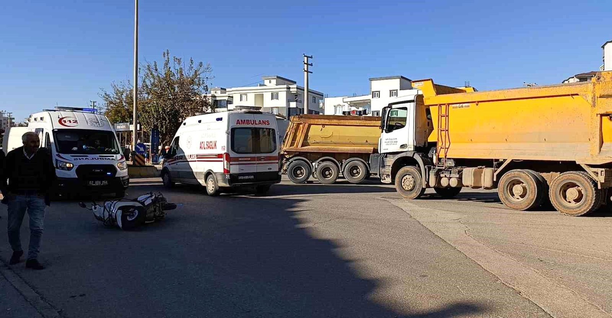 Adıyaman\'da Motosiklet-Kamyon Çarpışması