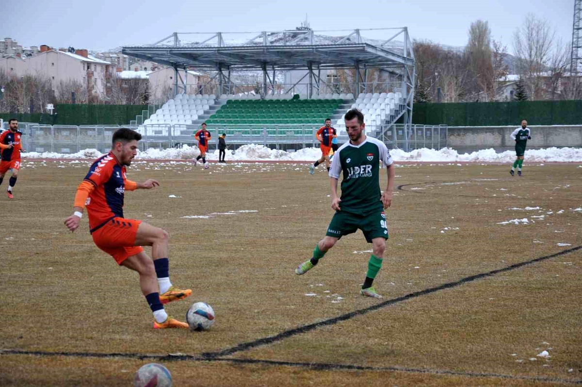 Kars 36 Spor, Maçka Belediye Spor\'a Yenilerek Evindeki Kaybetme Alışkanlığını Sürdürüyor