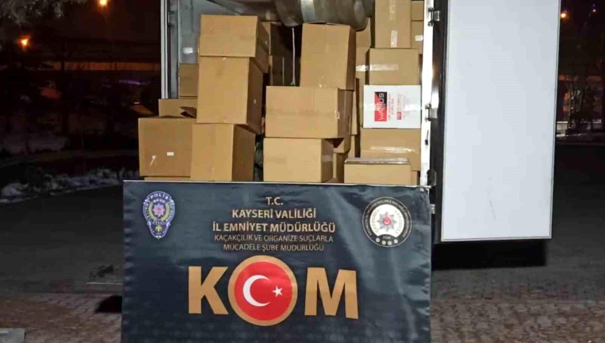 Kayseri\'de 2 Milyon Dal Kaçak Makaron Ele Geçirildi