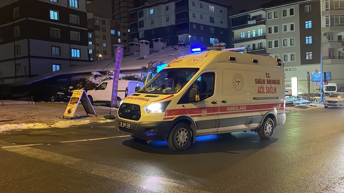 Kayseri\'de kadın cinayeti ihbarına giden polis, kar altında cansız manken bacağı buldu