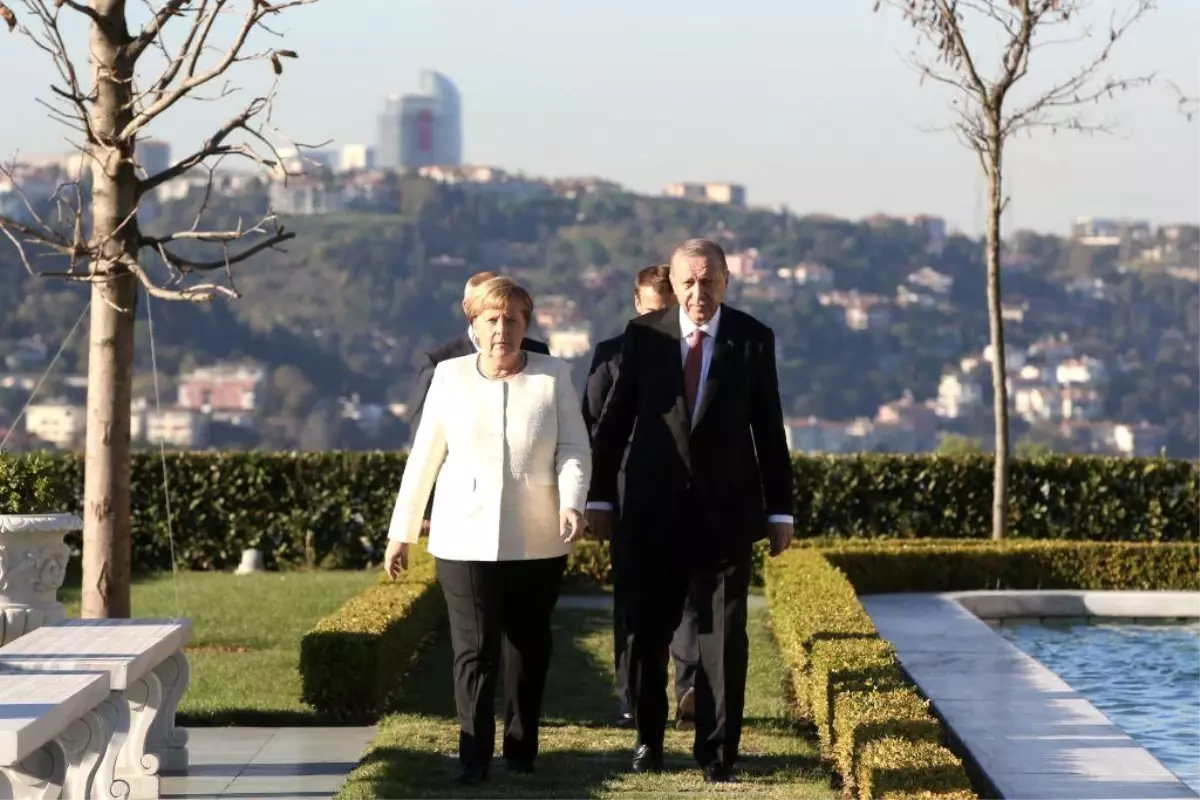 Merkel anılarını kaleme aldı: Türkiye\'yi göçmen anlaşmasına nasıl ikna etti? Erdoğan ve Davutoğlu ile ilgili ne dedi?