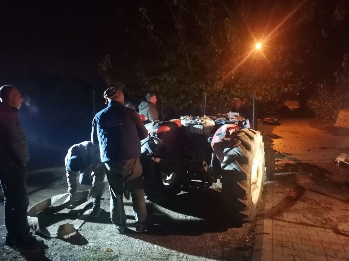 Mudanya\'da Traktör Devrildi, Sürücü Yaralandı