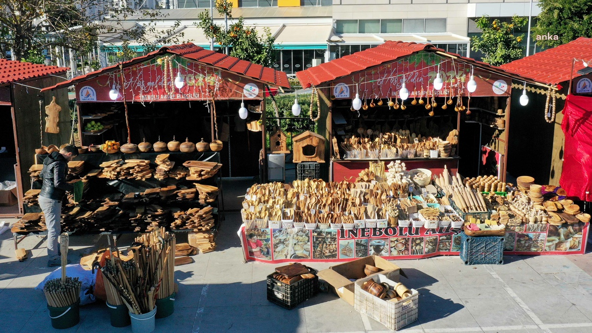 Antalya\'da Yeni Yıl Çarşısı Kuruluyor