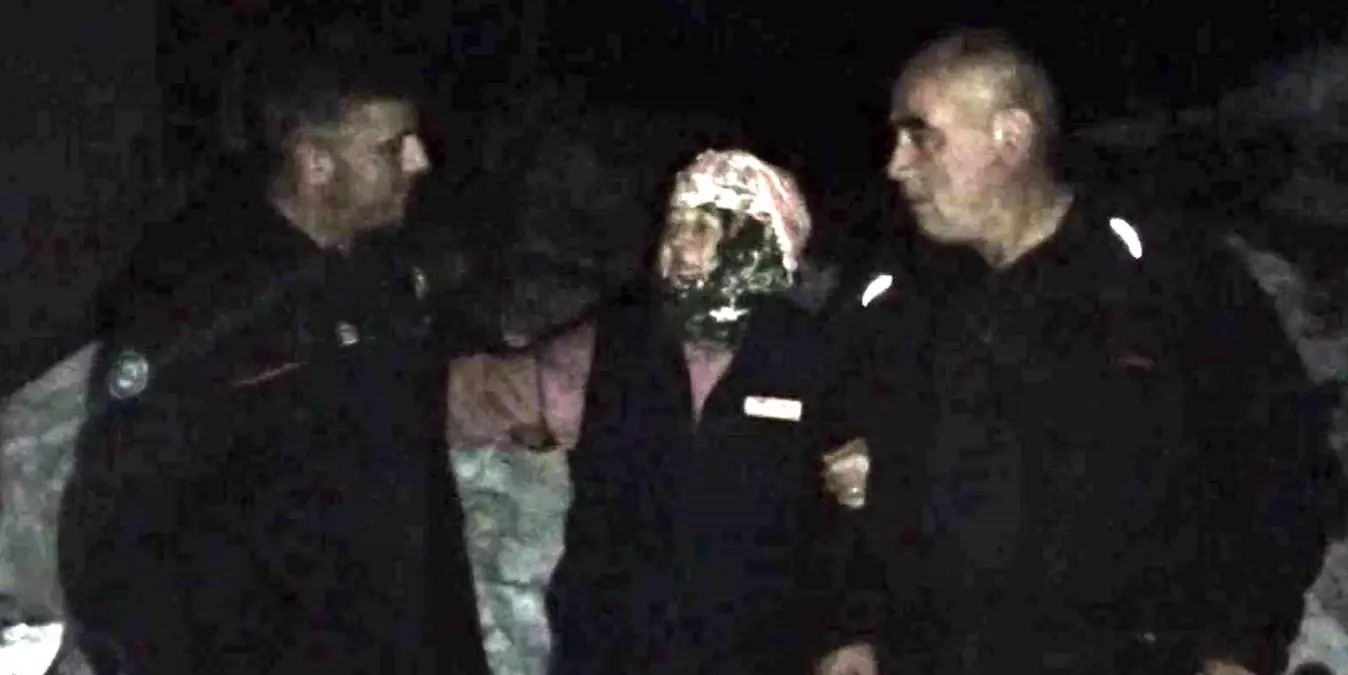 Kar Yağışı Nedeniyle Mahsur Kalan 75 Yaşındaki Kadın Kurtarıldı