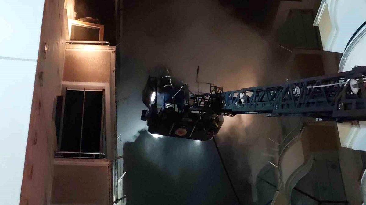 Samsun\'da Apartman Yangını: 4 Çocukla Birlikte 7 Kişi Dumandan Etkilendi