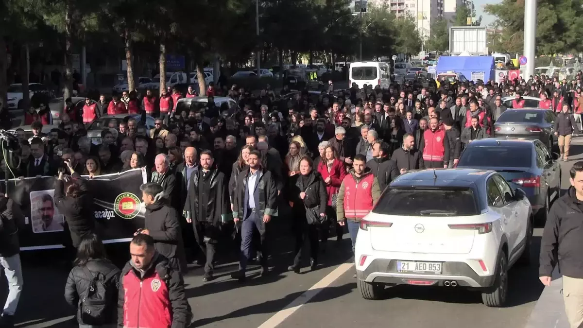 Tahir Elçi, Dokuz Yıl Önce Katledildiği Yerde Anıldı... Elçi\'nin Adı Katledildiği Sokakta Yaşatılacak