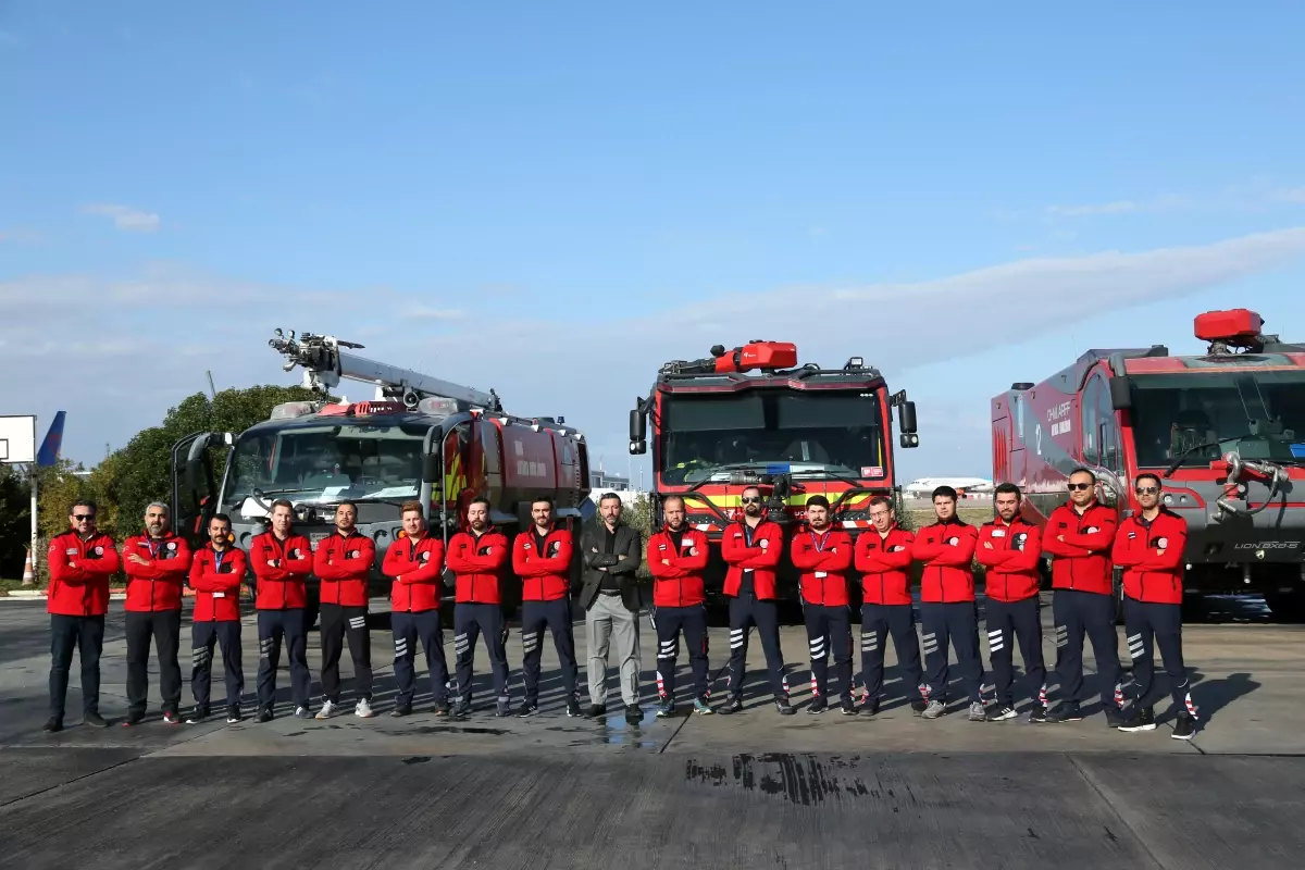 Uçaktaki yangını 2 dakikada söndüren ARFF ekibine teşekkür çiçeği