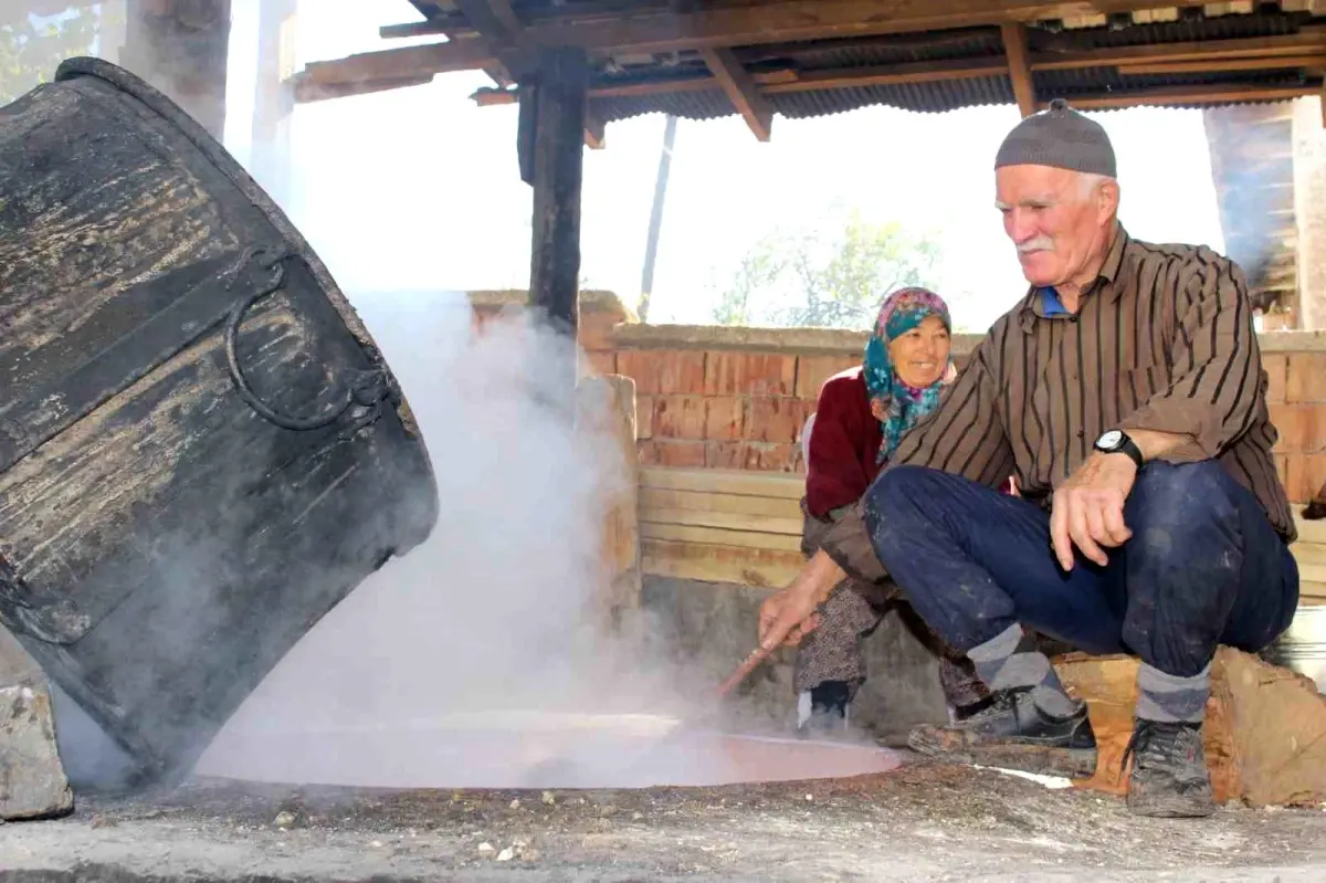 Antalya\'da Üzüm Sıkma Makinesi Üreticilere Destek Oluyor