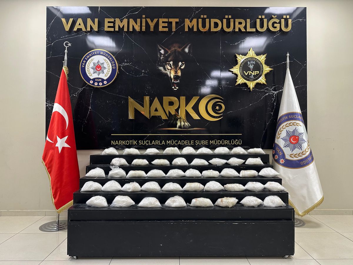 Van\'da Uyuşturucu Operasyonu: 24 Kilo Metamfetamin Ele Geçirildi