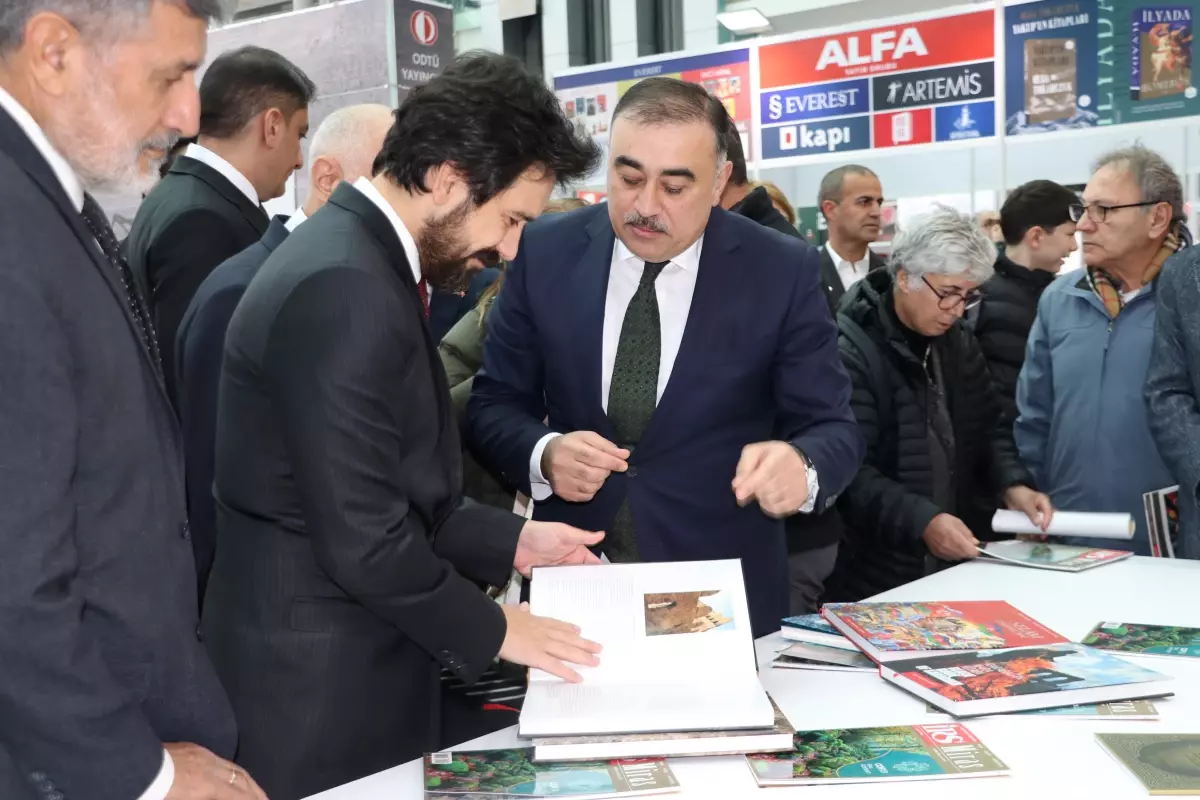 21\'inci Ankara Kitap Fuarı Ziyaretçilere Açıldı