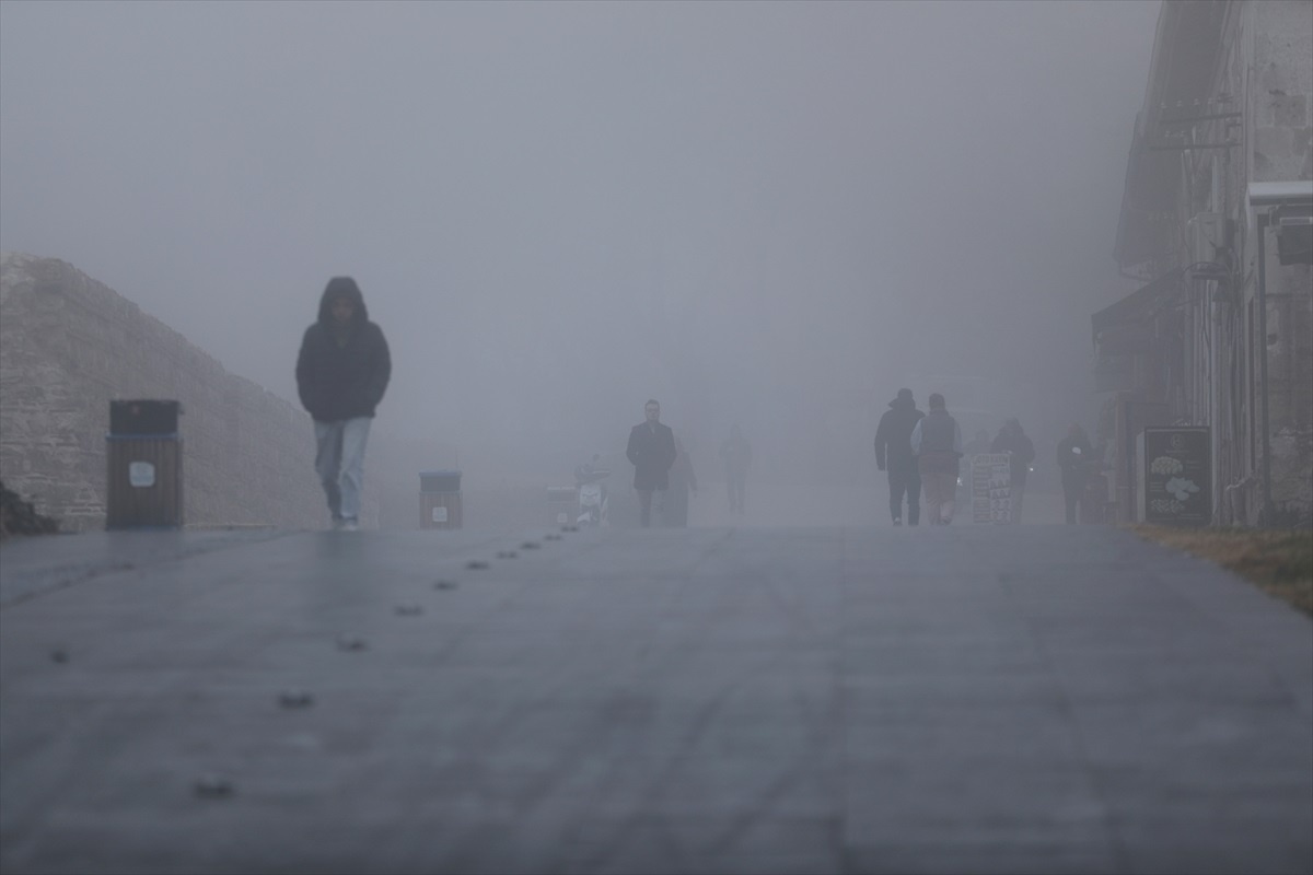 Edirne\'de Yoğun Sis: Görüş Mesafesi 50 Metre Altında