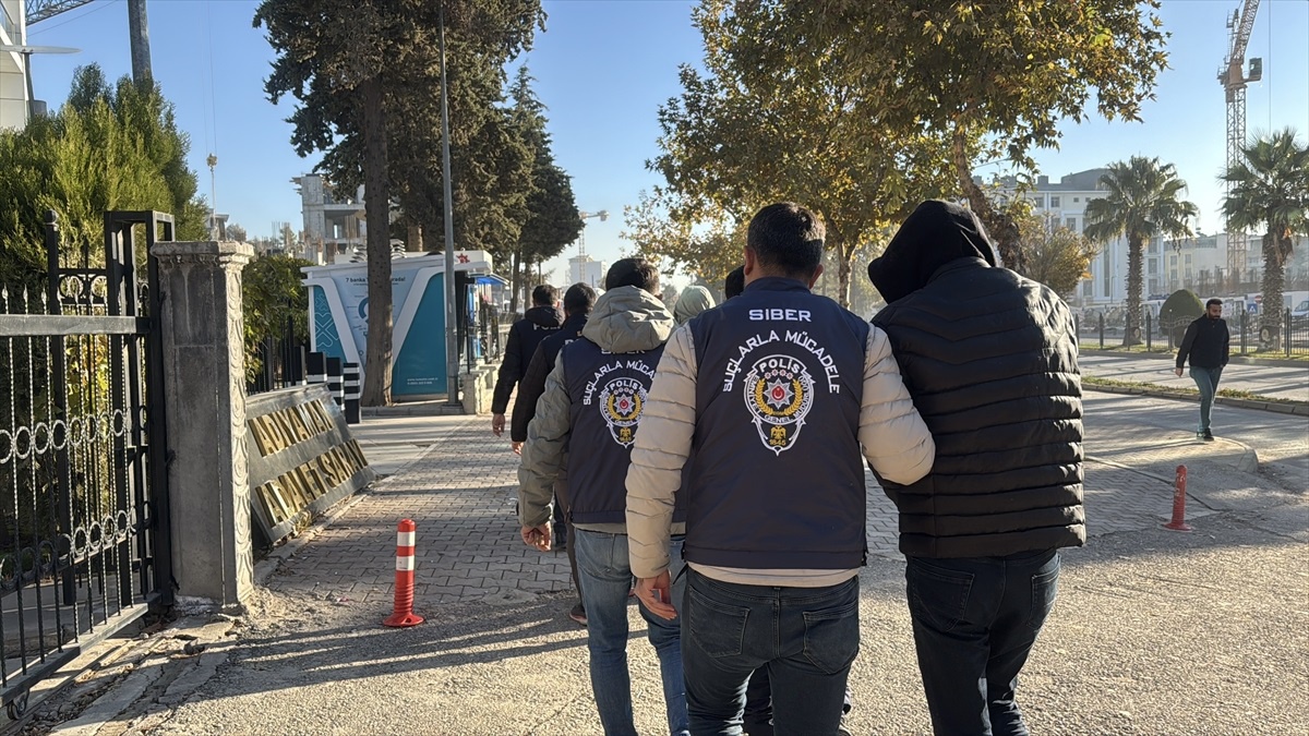 Adıyaman\'da Dolandırıcılık Operasyonu: 4 Şüpheli Yakalandı