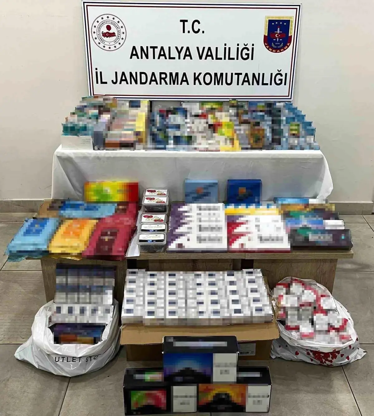 Manavgat\'ta Kaçak Sigara Operasyonu