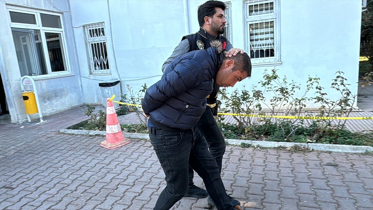 Kepez\'de Kavgada Bıçaklama: 1 Ölü, 2 Gözaltı
