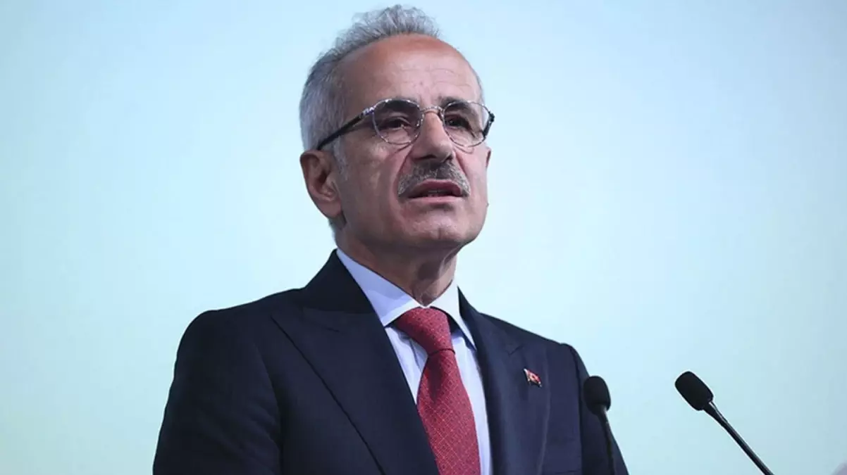 Bakan Uraloğlu: 16 yaş altı sosyal medya hesabı açamamalı