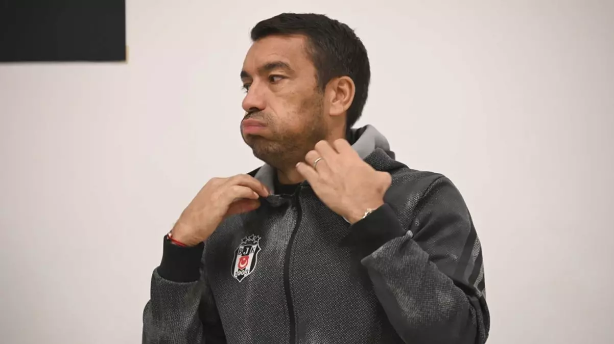 Beşiktaş\'ta teknik direktör Giovanni van Bronckhorst ile yollar ayrılıyor