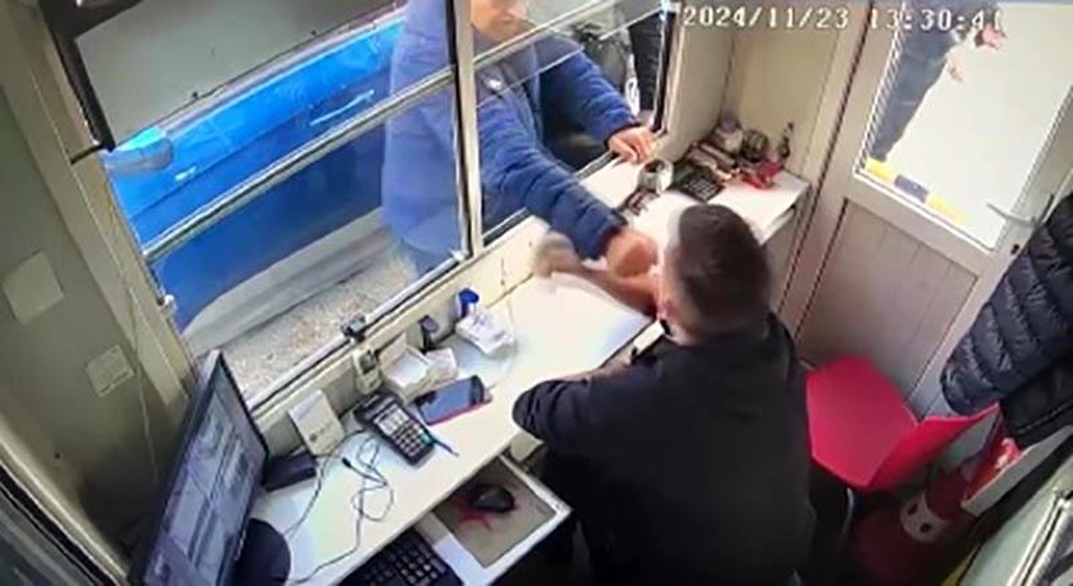Doktor Otopark Ücretine İtiraz Etti, Genç Saldırıya Uğradı