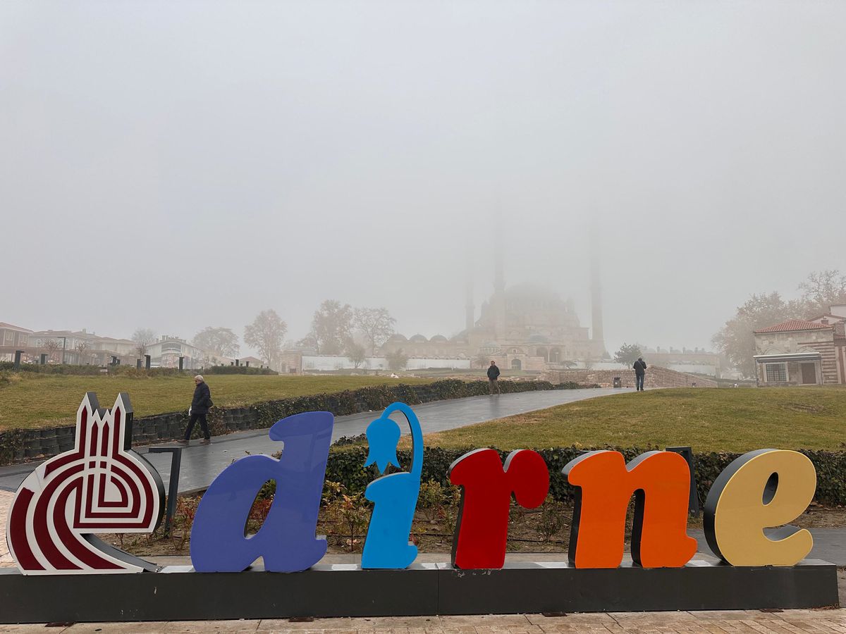 Edirne\'de Yoğun Sis Görüş Mesafesini 30 Metreye Düşürdü