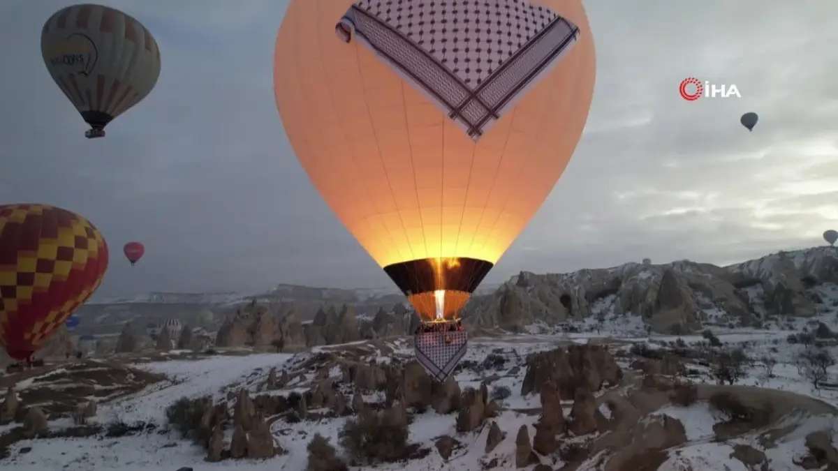 Kapadokya\'da Barış İçin Balonlar Havalandı