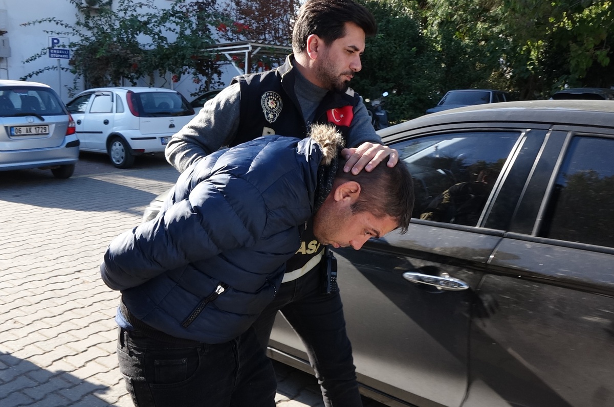Antalya\'da Kahvehane Tartışması: Yeğen Tutuklandı, Amca Serbest