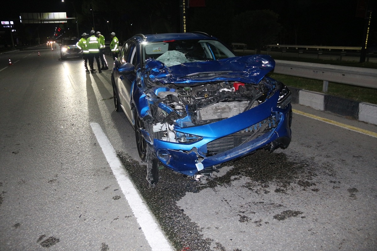 At\'a Çarpan Otomobilde 3 Yaralı