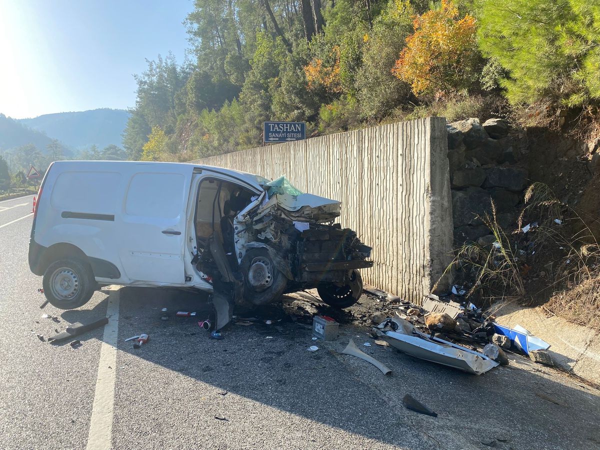 Marmaris\'te trafik kazası: İki çocuk hayatını kaybetti