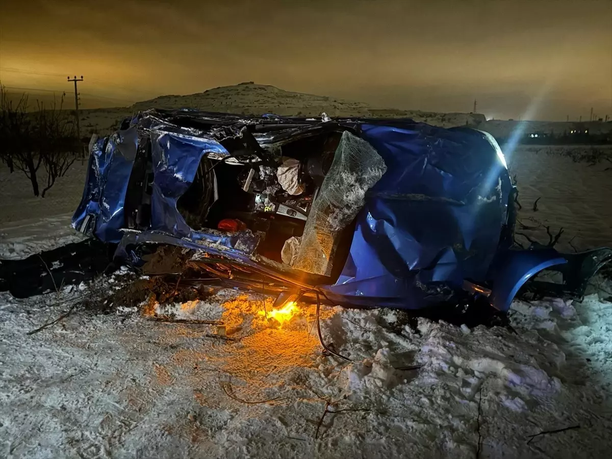 Nevşehir\'de otomobil tarlaya devrildi
