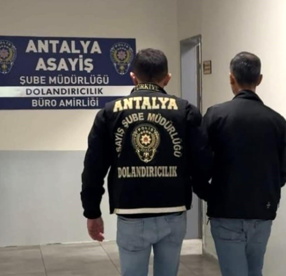 Polis ve Savcı Kılığına Giren Dolandırıcı Yakalandı