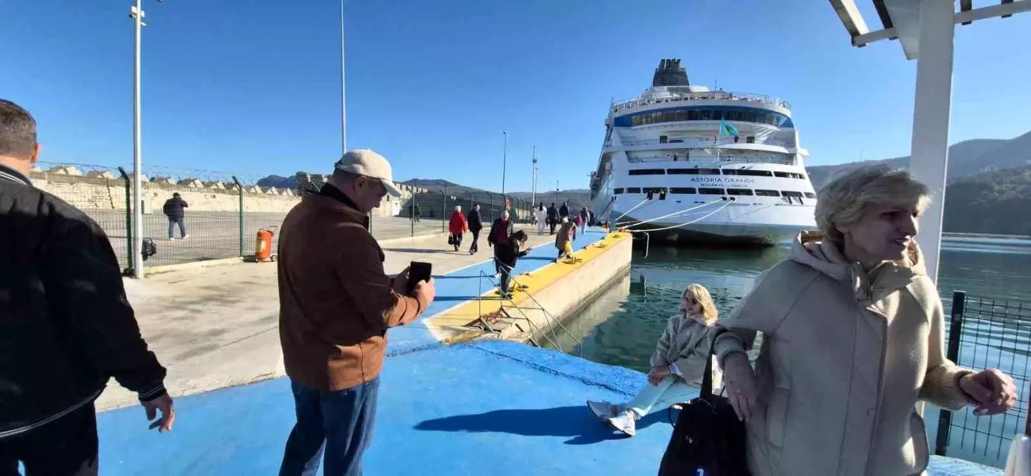 Amasra\'da Rus Turistlerin Son Seferi Erken Tamamlandı