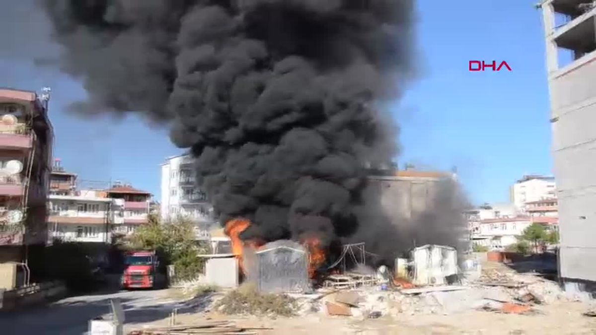 Antalya\'da İşçilerin Kaldığı Konteynerde Yangın Çıktı