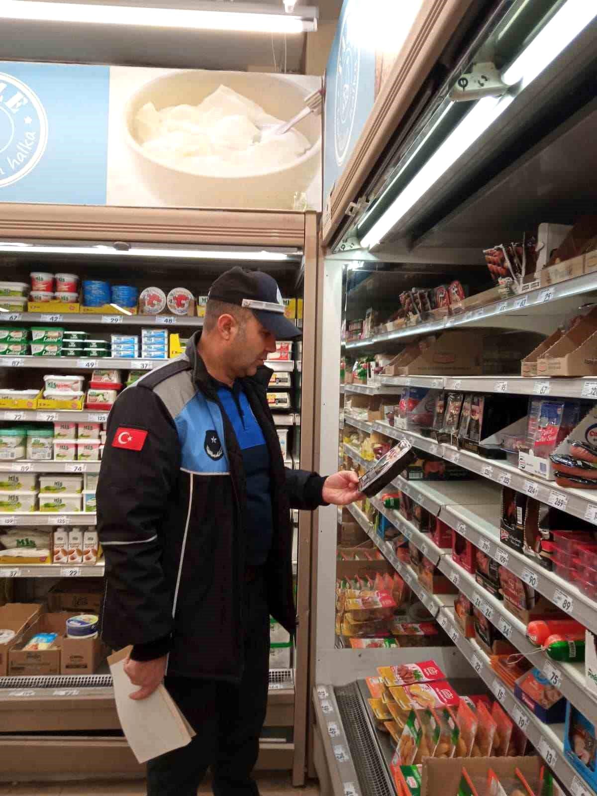 Sultangazi\'de Zincir Marketlere Fahiş Fiyat Denetimleri