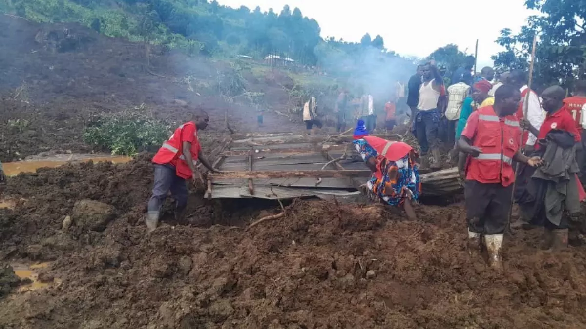 Uganda\'da Toprak Kayması: 15 Ölü, 113 Kayıp