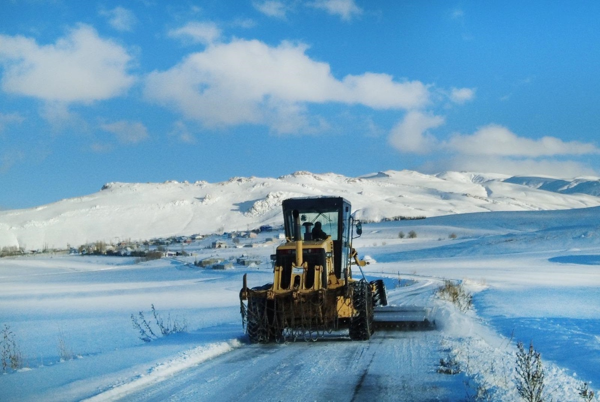 Van\'da Kar Yağışının Ardından Kapalı Yollar Ulaşıma Açıldı