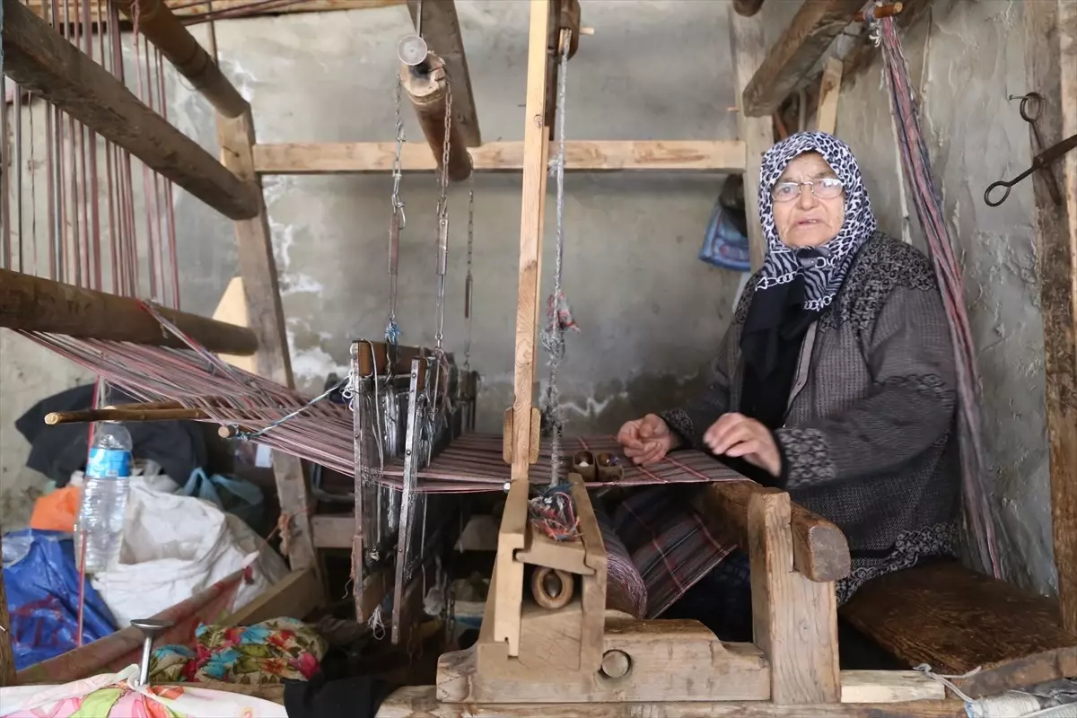 "Yaşayan İnsan Hazineleri" ödüllü Konyalı dokuma ustası tezgahını bırakmak istemiyor