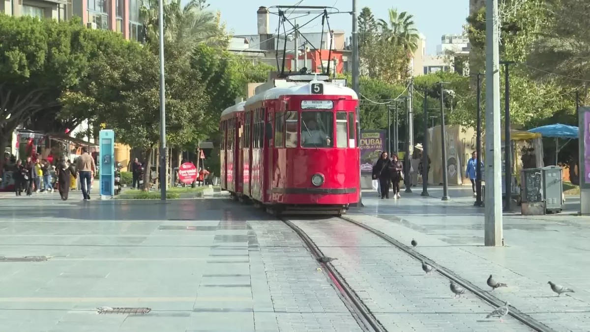 Öğrenciler Nostaljik Tramvayda Müzik Ziyafeti Verdi