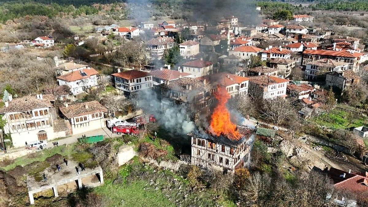 Yörük Köyü\'nde Tarihi Konakta Yangın